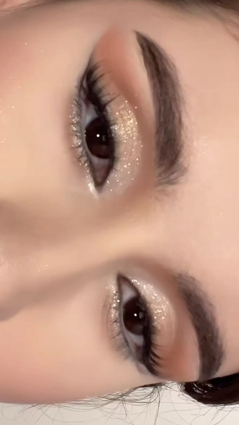 Grad Makeup Ideas, Makeup For Confirmation, Gold Glam Eye Makeup, Light Glam Prom Makeup, Cute Graduation Makeup Looks, Golden Eye Look, 8th Grade Graduation Makeup Ideas, Silver Glitter Eye Makeup Prom, Simple Makeup With Glitter