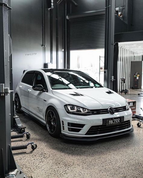 Black & White 😎 . Follow: @vw.city 🚗: @zero7r . #golf7r #golfr #golf7 #golfgti #golf7gti #vwgolf #vwlove #vwgti #volkswagen #vwcity Polo Vw, Vw Golf R Mk7, Vw Performance, Vw Pointer, Golf R Mk7, Matte Cars, Golf 7 R, Volkswagen Polo Gti, Golf 7 Gti