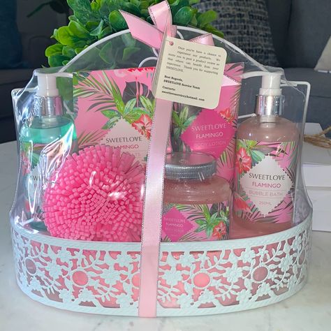 Brand New Spa Bath Gift Set Comes With Shower Gel Body Lotion Bubble Bath Body Scrub Bath Salt Body Loofah Body Loofah, Prom Gifts, Raffle Ideas, Spa Stuff, Lavender Body Wash, Spa Basket, Holiday Aesthetic, Birthday Basket, Easy Doodle