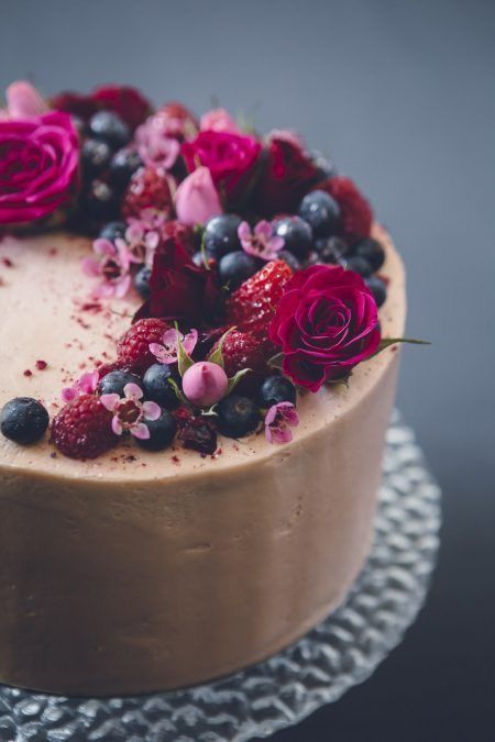 Chocolate Cake With Berries, Tårta Design, Cake With Berries, Easy Chocolate Cake, Pretty Cakes, Creative Cakes, Cake Inspiration, Cakes And More, Flower Cake