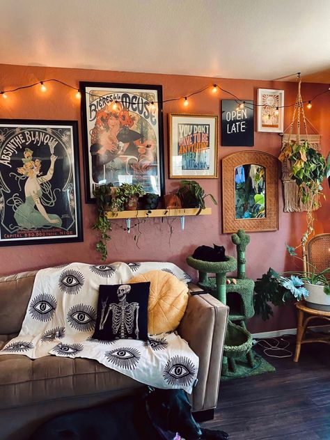 Dark Apartment Decor Aesthetic, Cozy Vintage Living Room Decor Ideas, Creepy Living Room Aesthetic, Cozy Living Room Couch Ideas, Apartment Living Room Accent Wall, Girly Maximalist Living Room, Interior Design Eclectic Vintage, Earthy Home Inspiration, Dark Maximalist Wall Decor