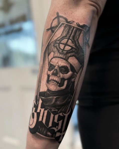 Ghost band tattoo by Brisbane tattoo artist @gemma.dilemma.tattoo 💀🔥 If you like this, she has more band designs similar to this available on her page! Ghost Band Tattoo, Page Tattoo, Brisbane Tattoo, Mirror Tattoos, Ghost Tattoo, Band Ghost, Band Tattoo, Realism Tattoo, Tattoo Artist