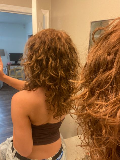 Curly Hair Goals, Long Curly Haircuts, Natural Curly Hair Cuts, Layered Curly Hair, Curly Hair Products, Curly Hair Photos, Natural Aesthetic, Wavy Haircuts, Autumn Look