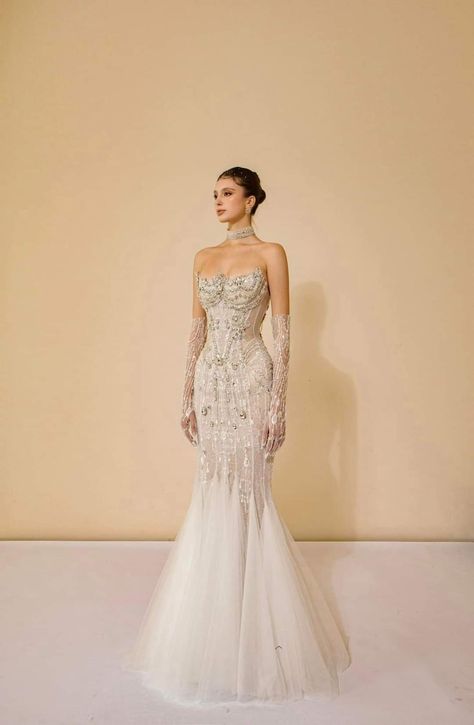 Chic Bridal Dress, Modest Lace Wedding Dresses, Bride Dress Simple, Wedding Dress Guide, Iconic Dresses, Prom Dress Inspiration, Evening Dresses For Weddings, Wedding Dress Trends, Glam Dresses