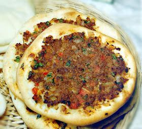 Chaldean Recipe, Iraqi Cuisine, Middle East Food, Iftar Recipes, Flat Bread, Eastern Cuisine, Food History, Persian Food, Italian Pizza