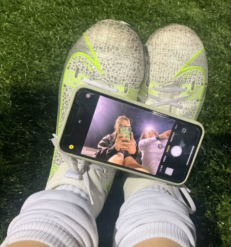 Cleats Aesthetic, Cute Soccer Pictures, Soccer Poses, Soccer Aesthetic, Soccer Photography, Soccer Season, Soccer Inspiration, Soccer Workouts, Soccer Boots