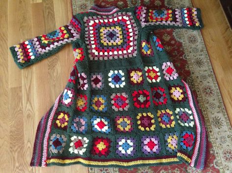 Granny Square Coat, Capelet Pattern, Crochet Capelet, Granny Square Haken, Crochet Jacket Pattern, Granny Square Sweater, Crocheted Dress, Gilet Crochet, شال كروشيه