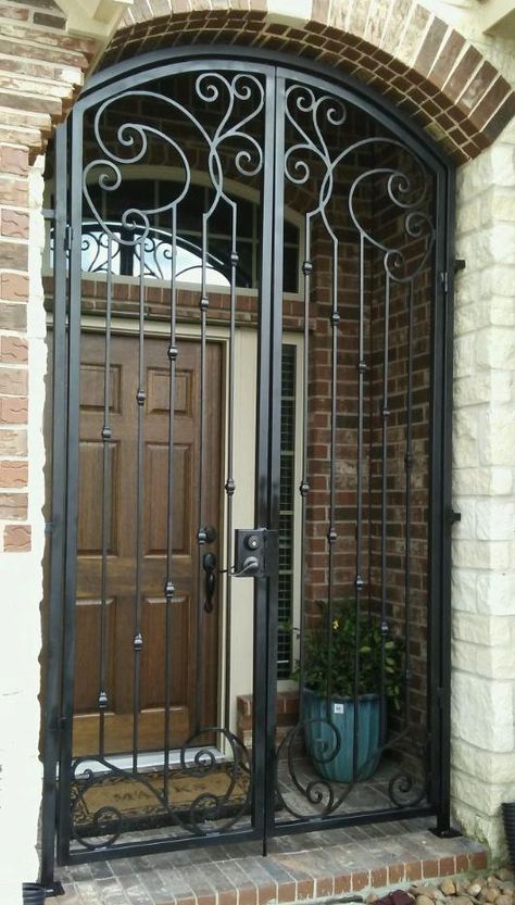 Gated Front Door Entryway, Wrought Iron Gates Entrance Front Entry, Iron Gate Designs Front Entry, Modern Entrance Design, Porch Gate, Front Door Security, Wrought Iron Front Door, Iron Furniture Design, Iron Front Door