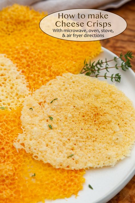 Keto Veggie Recipes, Keto Cheese Chips, Crisps Recipe, Parmesan Cheese Crisps, Homemade Cheese Crackers, Sliced Cheese, Parmesan Chips, Oven Air Fryer, Parmesan Crisps