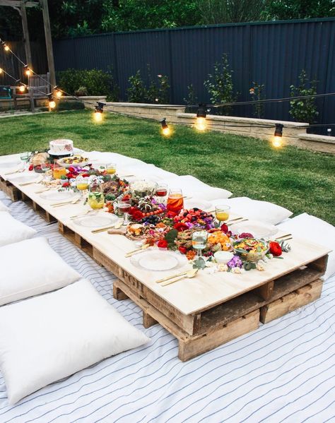 Garden Party Ideas, The Best Summer Party #seating #cushions #pallettable Party Seating, Fest Temaer, Backyard Picnic, Garden Party Decorations, Grazing Tables, Idul Fitri, Long Table, Garden Parties, Picnic Party