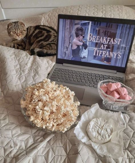 Watching A Movie Aesthetic, Breakfast At Tiffany's Aesthetic, Indoor Movie Night, Parisian Hair, Girls Night Movies, Pink Movies, Cat Movie, Girly Movies, Breakfast At Tiffany's