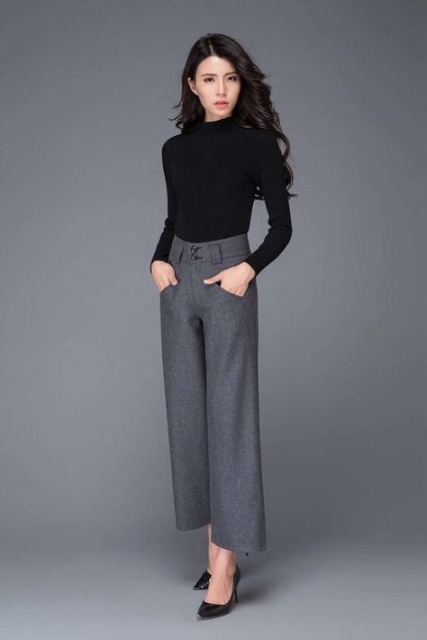 ecd62de20ea67e1c2d933d311b08178adesc51586552ri Grey Bootcut Pants Outfit, Office Wear Pants Women, Work Clothes For Women In Their 40s, Grey Business Casual Outfits For Women, Dark Gray Pants Outfit For Work, Grey Loose Pants Outfit, How To Style Gray Pants, Grey Top Outfit Ideas, Grey Pants Outfit Women