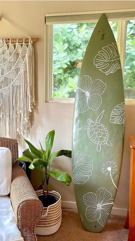 surf room ideas Surf Room Ideas, Decoration Surf, Surfer Room, Surf Room Decor, Beachy Room Decor, Beach Room Decor, Beachy Bedroom, Surf Room, Beachy Room