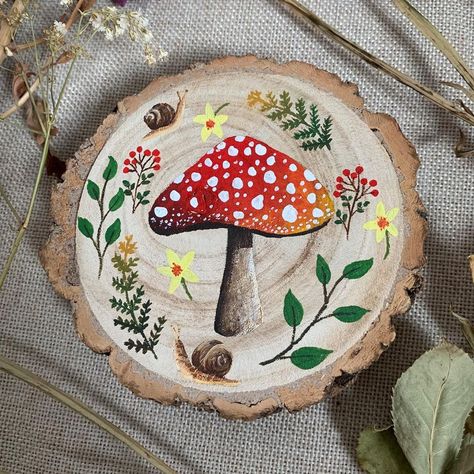 Melissa Summerhayes on Instagram: “🍄🌿🐌 • • • • • #etsy #etsyuk #etsyshop #etsyseller #woodpainting #woodart #handmade #handpainted #acrylicpainting #acryliconwood #woodslice…” Mushroom Snail, Toadstool Mushroom, Snail Art, Mushroom Crafts, Wood Slice Art, Wood Slice Crafts, Wood Art Projects, Wood Painting Art, Wooden Painting