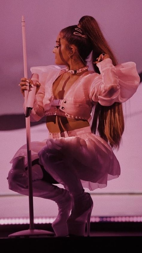 Photographie Indie, Ariana Grande Sweetener, Ariana Grande Outfits, Ariana Grande Cute, Ariana Grande Style, Ariana Grande Wallpaper, Ariana Grande Photoshoot, Ariana Grande Photos, Ariana Grande Pictures