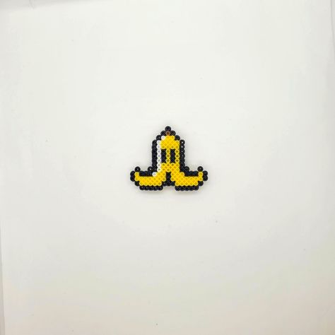 This Sprite / Mini-Figure Magnet Of The Classic Banana Peel Is Perfect For Nintendo And Mario Kart Fans Of All Ages. The Magnet Is Made Out Of Rare, Unique "Pixel Beads," Which Create A Perfect Vintage Pixelated Look. You Won't Find Anything Else Quite Like This Awesome Magnet! In Brand New, Unused Condition. #Nintendo #Supermario #Mariokart #Figurine #Sprite #Magnet #Gift #Unique #Giftidea #Christmas #Holiday #Collectible Tiny Fuse Bead Patterns, Pickle Rick Perler Beads, Perler Bead Mario Patterns, Cool Perler Beads Ideas Awesome, Vintage Pixel Art, Cross Stitch Small Pattern, Mini Fuse Bead Patterns, Cute Fuse Beads, Small Melty Bead Ideas