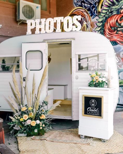 Pop Up Photo Booth, Selfie Corner Ideas, Wedding Rental Ideas, Photo Booth Ideas Wedding, Wedding Rental Business, Party Rental Business Ideas, Wedding Photo Booth Ideas, Selfie Corner, Party Rental Ideas