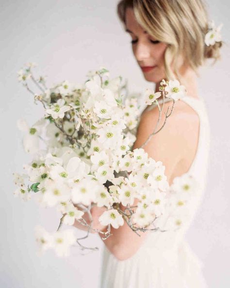 minimal romantic dogwood bouquet Modern Wedding Bouquets, Sogetsu Ikebana, Cascading Wedding Bouquets, Fine Art Film Photography, Wedding Bouquets Pink, California Wedding Photography, Have Inspiration, Fine Art Wedding Photography, Beautiful Bouquet