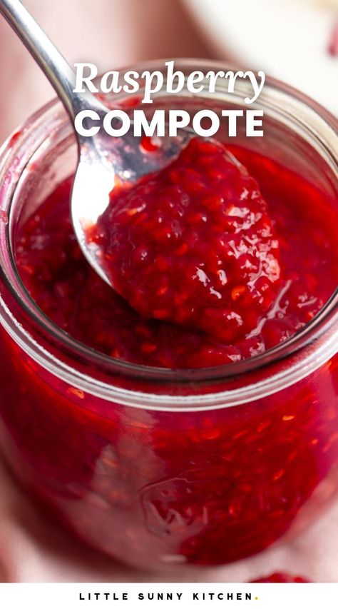 Homemade Raspberry Compote is an easy to make dessert sauce made in just 15 minutes and with 4 ingredients. It's perfect for ice cream or pancakes! Raspberry Compote Recipe, Raspberry Crisp, Raspberry Compote, Make Dessert, Sunny Kitchen, Compote Recipe, Dessert Sauce, Snowman Cupcakes, Fruit Compote