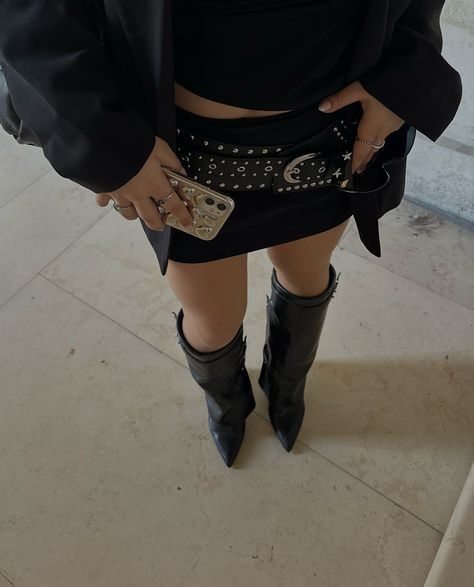 forever in love with this city Studded Belt Outfit, Mini Skirt With Boots, Black Boots Heels, Y2k Streetwear Aesthetic, Foldover Boots, Knee High Black Boots, Big Belt, Autumn Outfit Inspo, High Black Boots