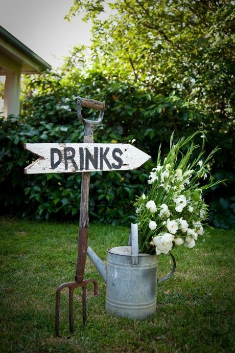 Funny Vine, Country Party, Deco Champetre, Rustic Wedding Decorations, Garden Party Decorations, Garden Wedding Decorations, Floral Studio, Garden Parties, Rustic Country Wedding