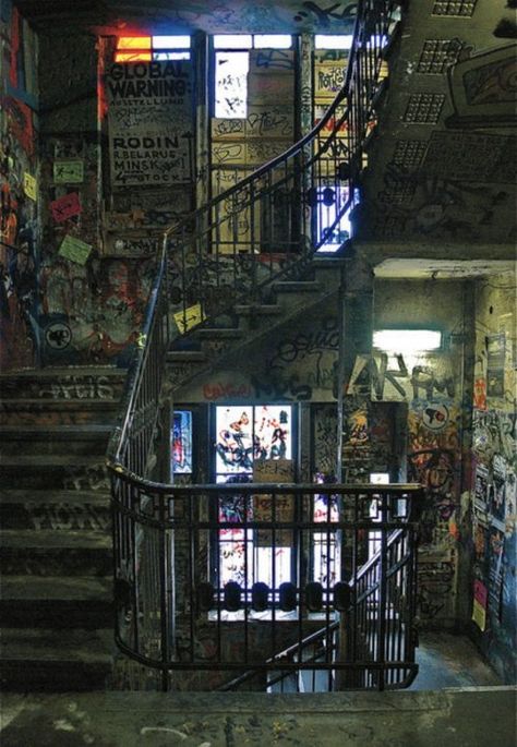 Apocalypse Aesthetic, Cyberpunk City, Images Esthétiques, Grunge Photography, City Aesthetic, Pretty Places, Photography Inspo, Abandoned Places, Dark Aesthetic