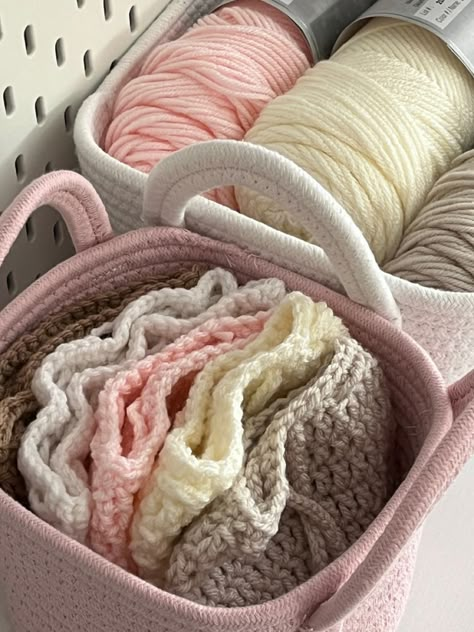 Tout Rose, Pink Girly Things, Free Crochet Patterns, New Hobbies, Crochet Fashion, Cute Crochet, Crochet Crafts, Crochet Designs, Pink Aesthetic