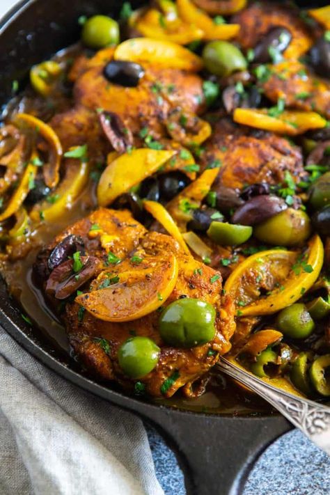 Mideastern Food, Moroccan Chicken Tagine, Moroccan Tagine Recipes, Tagine Cooking, Morocco Food, Moroccan Recipes, Chicken Tagine, Moroccan Cooking, Moroccan Dishes