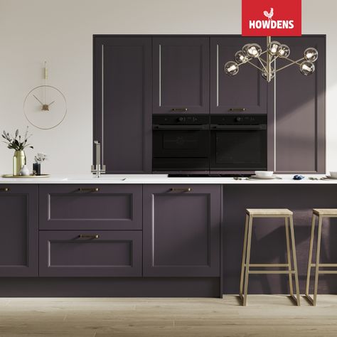 Introducing Howdens Elmbridge Blackberry Kitchen. Elevate your space with rich purple kitchen cabinets, serving as a focal point and a source of purple kitchen inspiration. Embrace shaker kitchen cabinets and let your kitchen island ideas flourish, complementing the shaker kitchen ideas with functionality. Highlight your space with a white quartz countertop, offering a contrast against the richness of the purple hues. Complete with oak flooring, bringing warmth and character to your space. Deep Purple Cabinets, Lilac Kitchen Cabinets, Purple Cabinets Kitchen, Plum Kitchen Cabinets, Lavendar Kitchen, Dark Purple Kitchen, Purple Kitchens, Shaker Kitchen Ideas, Purple Kitchen Cabinets