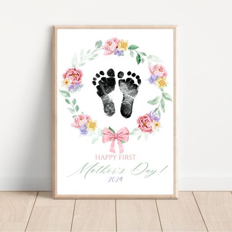 Newborn Footprint Art, Newborn Footprints, Mother's Day Celebration, Café Design, Gifts For New Mothers, Craft Kids, Craft Craft, Footprint Art, Handprint Craft