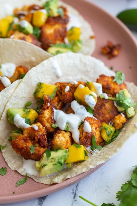 These Chipotle Tofu Tacos are so simple to make and are going to be your NEW favorite way to substitute meat in your tacos! The tofu turns out crispy and packed with flavor- this is definitely one for the tofu skeptics out there! Tofu Appetizer Recipes, Mexican Tofu Recipes, Tofu Tacos Recipes, Tofu Burrito Recipe, Tofu Quesadilla, Taco Tofu, Tofu Taco Meat, Tofu Burrito, Tofu Meals