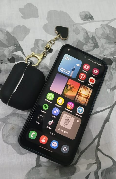 Samsung A05s Aesthetic, Samsung Home Screen Layout, Samsung Layout Homescreen, Samsung Aesthetic Phone, Android Homescreen Layout Ideas, Samsung Phone Aesthetic, Samsung Aesthetic Homescreen, Iphone Customization Ideas, Samsung Customization