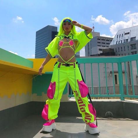 Ropa Color Neon, Space Island, Cyberpunk Outfit, Festival Outfits Rave, Neon Outfits, Rave Girl, Dancers Outfit, Cyberpunk Fashion, Neon Fashion