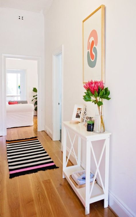 7 Small-ish Hallways That Are Maxed Out on Style | Apartment Therapy How To Decorate A Hallway, Small Hallway Table, Office Desk Organization, Hallway Ideas Diy, Style Apartment, Casa Vintage, Foyer Decorating, Hallway Table, Mobil Home