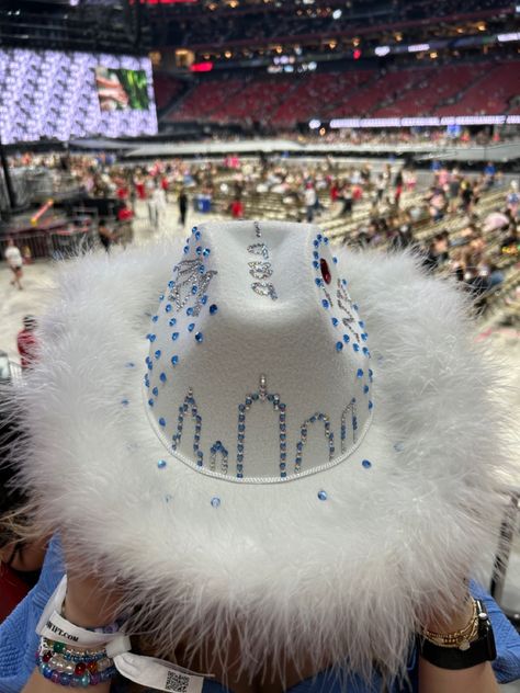 custom cowboy hat made for the eras tour, inspired by the album 1989 insta:@theconcertcowgirl Taylor Swift Cowboy Hats, Eras Tour Outfits Cowboy Hat, Eras Tour Cowboy Hat, Cowboy Hat Eras Tour, Cowboy Hat Taylor Swift, Taylor Swift Cowboy Hat, 1989 Eras Tour Outfit, Eras Outfit, Eras Outfits