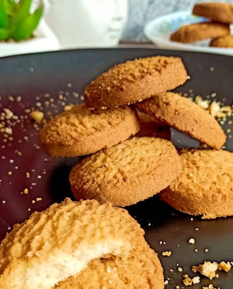 Cashew Cookies is very easy and simple made with flour, butter and cashew nut. it is very similar to the popular Karachi cashew nut biscuits which are available in the market. It is an ideal evening snack which can be relished with a cup of tea or coffee. These Cashew Cookies are creamy, soft and rich in taste. In a mixing bowl add butter, whisk it well untill pale in colour. Now add sugar powder Cookies Decorating Party, Gingerbread Cookies Recipe Easy, Easy Cookies Recipes, Gingerbread Cookie Recipes, Gingerbread Cookies Easy, Cookies Recipes Easy, Gingerbread Cookies Recipe, Easy Gingerbread Cookies, Easy Gingerbread