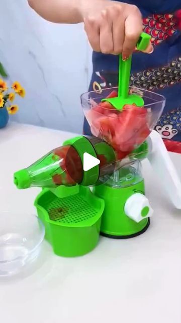 ViralGadgets Studio on Instagram: "Easy to squeeze out juice with this amazing tool! Say goodbye to messy hands and hello to fresh, delicious juice in seconds. Perfect for your kitchen and a must-have for every juice lover. Don't forget to like, follow, and share for more handy kitchen gadgets! #JuicingMadeEasy #KitchenEssentials #FreshJuice #LikeAndShare #FollowForMore" Manual Juicer, Gadgets Home, Latest Tech Gadgets, Juicer Machine, New Technology Gadgets, Kitchen Gadgets Unique, Quick Recipes Snacks, Gadgets Kitchen Cooking, Citrus Juicer