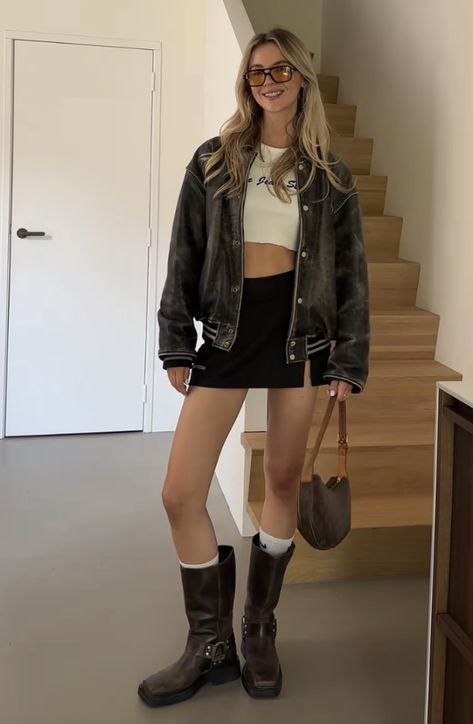 leather jacket leather jackets outfit trendy cute inspo inspiration 90s black brown red Motor Boots Women Outfit, Astor Boots Outfit, Steve Madden Buckle Boots Outfit, Brown Buckle Boots Outfit, Moto Boots Outfit Summer, Motto Boots Outfits, Biker Boots Outfit Summer, Black Buckle Boots Outfit, Brown Moto Boots Outfit