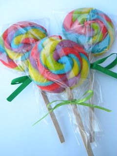 Occasional Cookies: Lollipop Sugar Cookies How To Make Lollipops, Preakness Party, Hawiian Party, Food Emoji, Octoberfest Party, Lollipop Cookies, Vegetarian Party, Octonauts Party, Food Thanksgiving