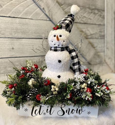 Candle Holder Arrangements, Christmas Table Centerpieces Farmhouse, Snowman Centerpiece Ideas, Snowman Decorations Diy, Snowman Centerpieces, Diy Christmas Centerpieces For Table, Holiday Centerpieces For Tables, Snowmen Centerpieces, Farmhouse Christmas Centerpiece