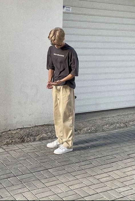 Grunge Summer Fits Men, Khaki Pants Outfit Men, Cargo Pants Outfit Men, Baggy Pants Outfit, Khaki Pants Outfit, Khakis Outfit, Guys Fits, Guy Fits, Herren Style