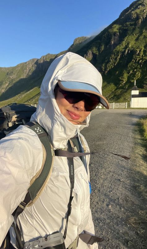 Swiss Hiking Outfit, Granola Hiking Outfit Summer, Hiking Outfit Women Summer, Hiker Aesthetic Outfit, Mountain Hiking Outfit, Backpacking Outfits, Wander Outfit, Trekking Outfit, Hiking Fits