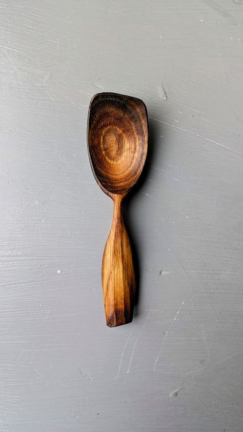 Hand carved eating spoon, made using an axe and knives in a traditional way. finished with food safe danish oil Whittle Projects, Bowl Carving, Wooden Spoon Carving, Hand Carved Wooden Spoons, Wood Spoon Carving, Hand Carved Spoon, Chestnut Wood, Sweet Chestnut, Spoon Art