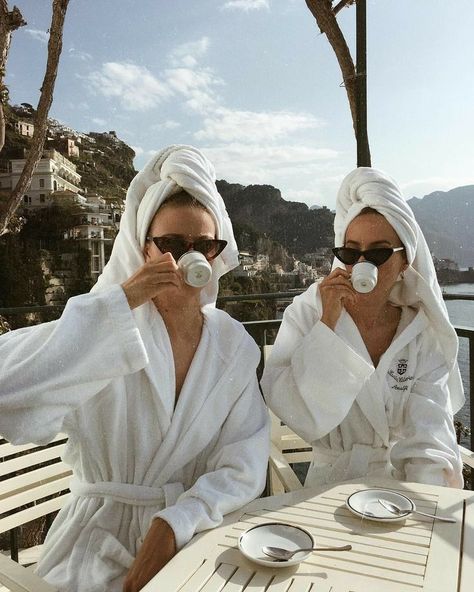 Bachelorette Inspo, Bachelorette Themes, Rich Girl Aesthetic, Beach Bachelorette, Bachelorette Trip, Best Friends Aesthetic, Future Lifestyle, Aesthetic Women, Bachelorette Weekend