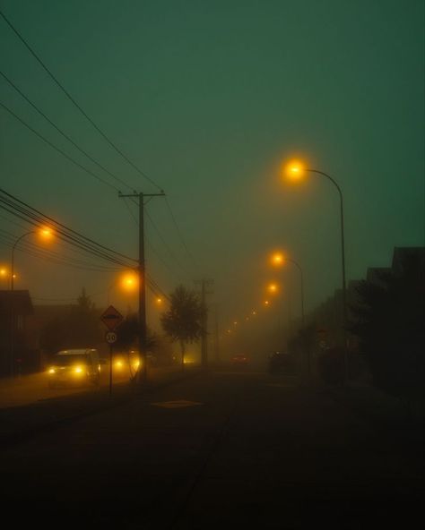 Aesthetic Pictures Street Night, Foggy Night Photography, Dreamy Street Photography, Dark Streets Night, Corinnecore Aesthetic, Colour And Light Photography, Foggy Street Aesthetic, Hazy Aesthetic Dark, Cinematic Night Photography