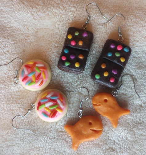 Cosmic Brownie Earrings, Clay Baked Goods, Cookie Polymer Clay, Polymer Clay Cookie Earrings, Air Dry Clay Earrings Diy Ideas, Polymer Clay Cookies, Polymer Clay Ideas To Sell, Air Dry Clay Earrings Diy, Sculpey Clay Ideas