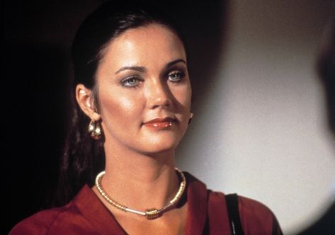 70s Jewelry Trends That Are Making a Comeback 70s Accessories Jewelry, 70s Jewelry Accessories, 1970s Jewelry, 70s Jewelry, Disco Style, Lynda Carter, Shot Hair Styles, Chunky Necklace, Vintage Glamour