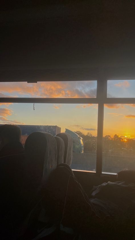 Early Morning Bus Ride Aesthetic, Morning Bus Ride Aesthetic, Bus Ride Aesthetic, School Bus Aesthetic, Bus Outfit, School Trip Aesthetic, Sunset School, Bus Journey, Morning School