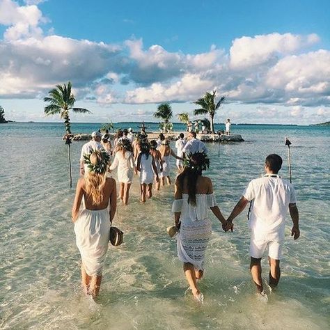 Dream Wedding Locations, Wedding Fotos, Painting Wedding, Fiji Wedding, Wedding Ceremony Ideas, Beach Wedding Inspiration, Destination Wedding Inspiration, Destination Wedding Locations, Beach Wedding Decorations