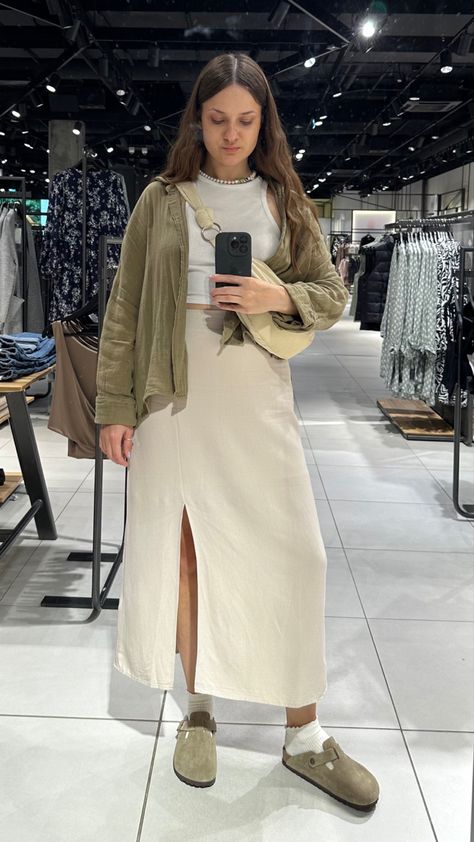 Dresses And Birkenstocks, Birkenstock Spring Outfit, Birkenstock Boston Outfit Skirt, Birkenstock Boston Dress Outfit, Birkenstock Clogs Skirt Outfit, Skirt And Birkenstocks Outfit, Birkenstock Outfit Skirt, Birkenstock Skirt Outfit, Midi Linen Skirt Outfit